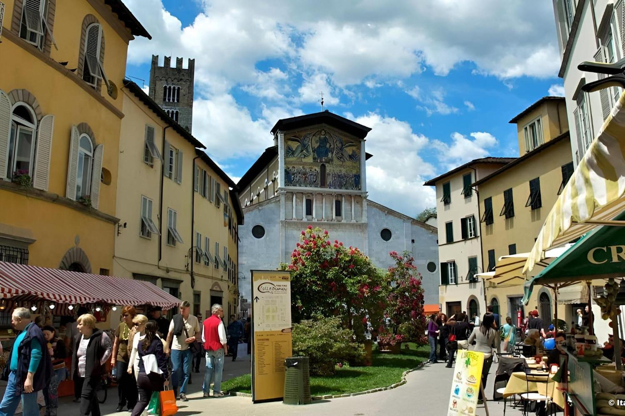 Cortile In Centro - Charm Suite Heart Of Lucca Bagian luar foto